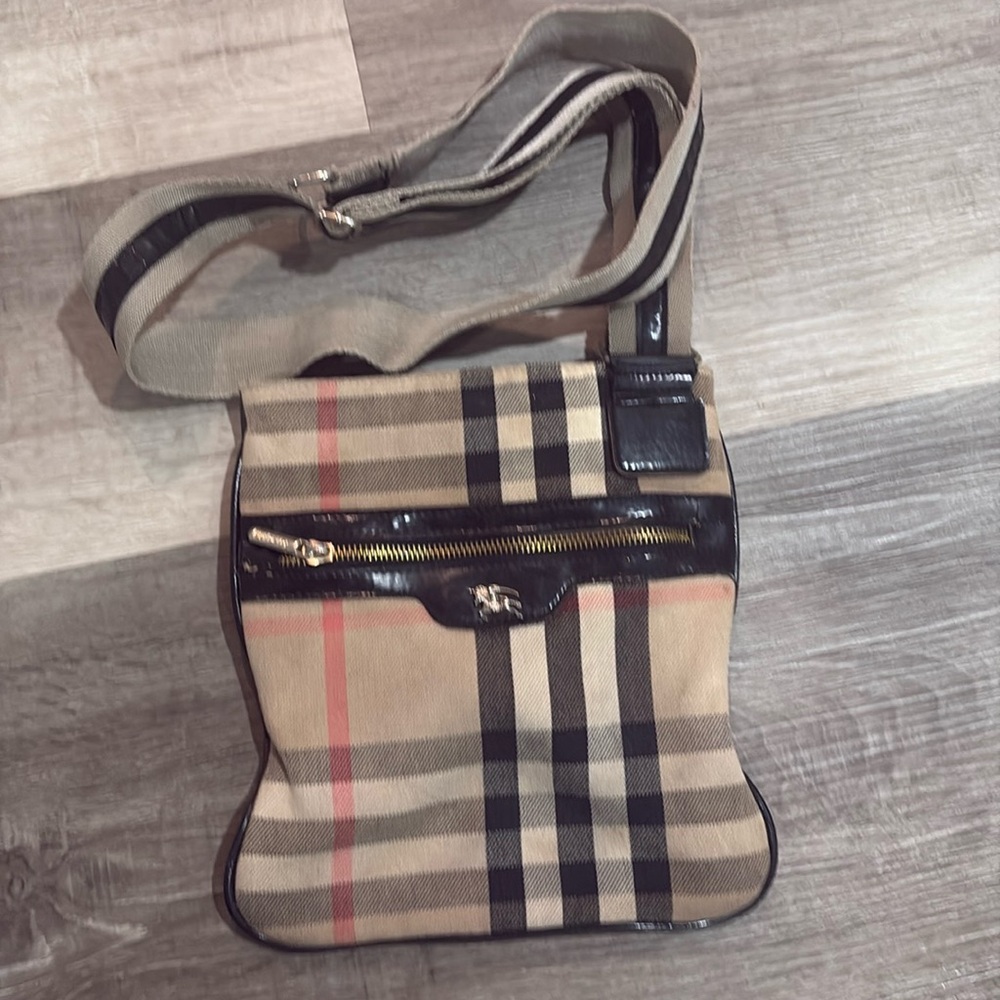 BURBERRY Crossbody bag, slightly damaged strap